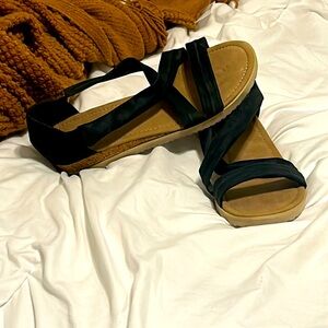 Cloudwalkers black flat sandals. Size 12 wide